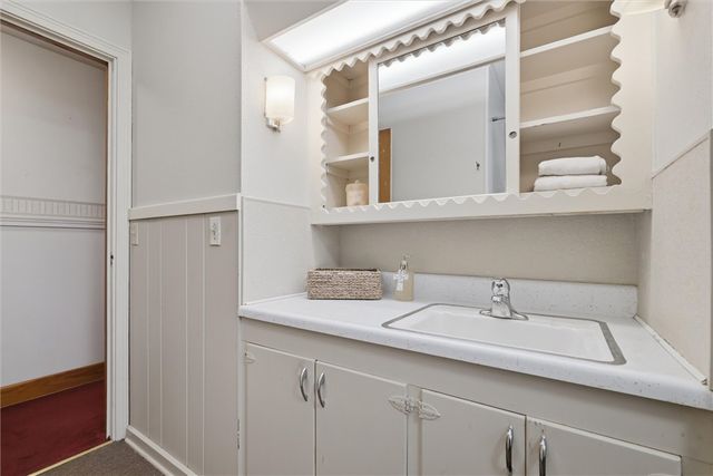 221 E Edgewood Avenue, New Castle, PA 16105