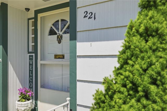 221 E Edgewood Avenue, New Castle, PA 16105