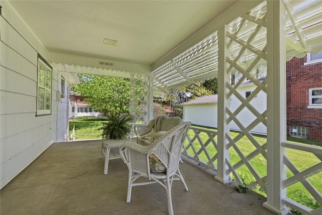 221 E Edgewood Avenue, New Castle, PA 16105
