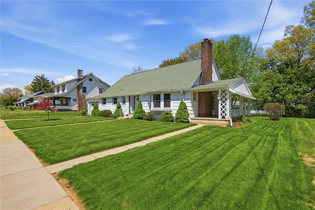 221 E Edgewood Avenue, New Castle, PA 16105