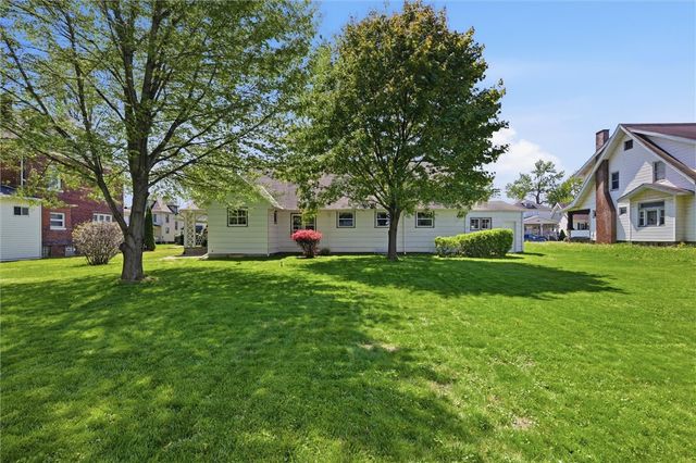 221 E Edgewood Avenue, New Castle, PA 16105