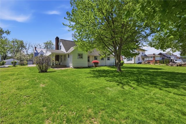 221 E Edgewood Avenue, New Castle, PA 16105