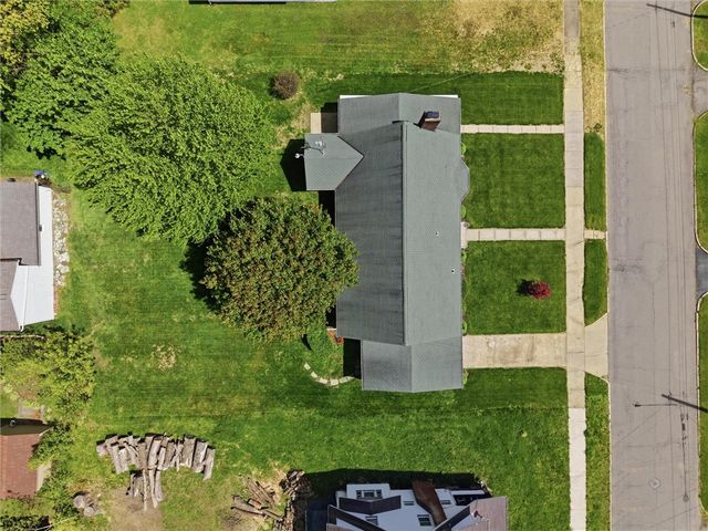 221 E Edgewood Avenue, New Castle, PA 16105