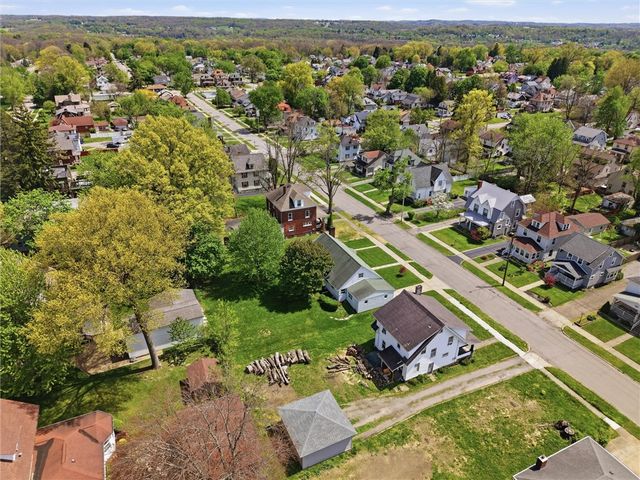 221 E Edgewood Avenue, New Castle, PA 16105