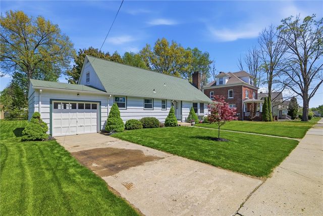 221 E Edgewood Avenue, New Castle, PA 16105