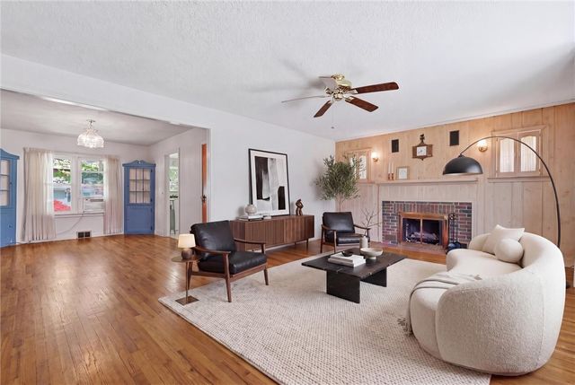 221 E Edgewood Avenue, New Castle, PA 16105