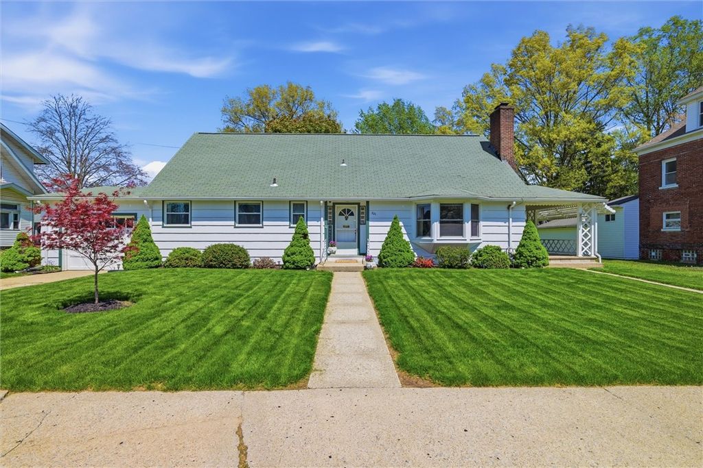 221 E Edgewood Avenue, New Castle, PA 16105