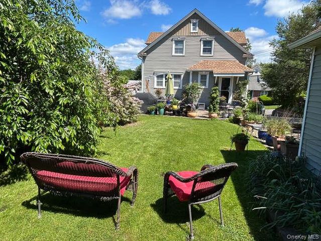 28 Jane Street, Roslyn Heights, NY 11577