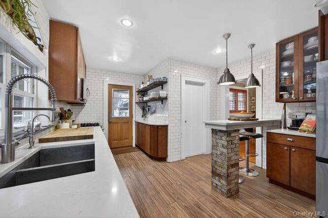 28 Jane Street, Roslyn Heights, NY 11577