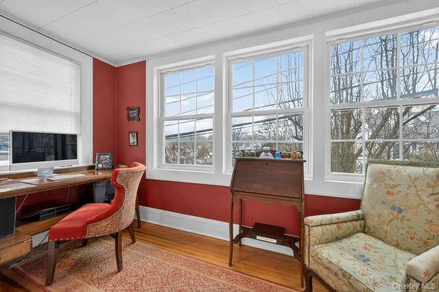 28 Jane Street, Roslyn Heights, NY 11577