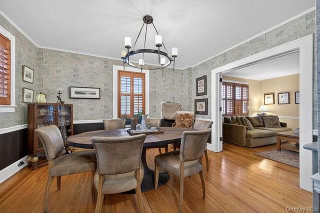 28 Jane Street, Roslyn Heights, NY 11577