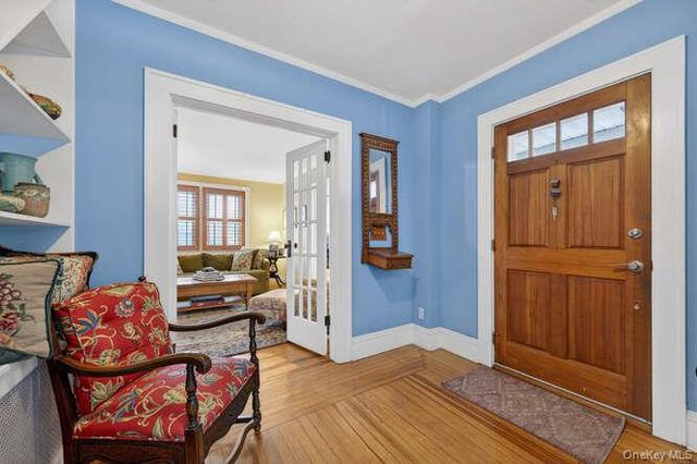 28 Jane Street, Roslyn Heights, NY 11577