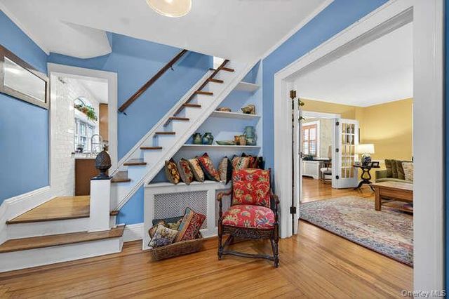 28 Jane Street, Roslyn Heights, NY 11577