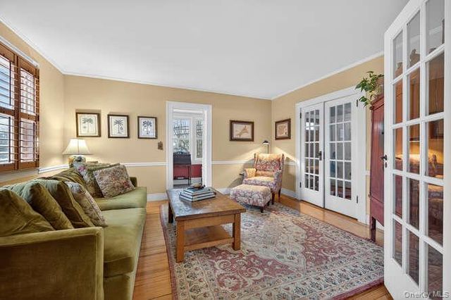 28 Jane Street, Roslyn Heights, NY 11577