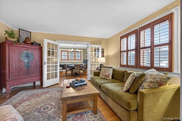 28 Jane Street, Roslyn Heights, NY 11577