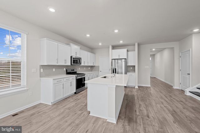 8120 CYPRESS POINT DR, Rosedale, MD 21237