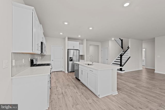 8120 CYPRESS POINT DR, Rosedale, MD 21237