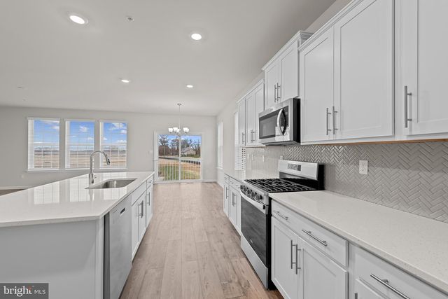 8120 CYPRESS POINT DR, Rosedale, MD 21237