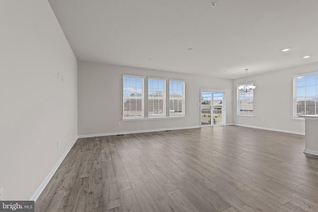 8120 CYPRESS POINT DR, Rosedale, MD 21237
