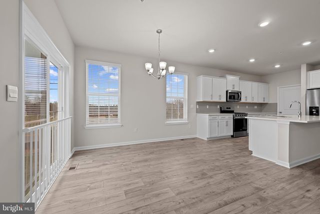 8120 CYPRESS POINT DR, Rosedale, MD 21237