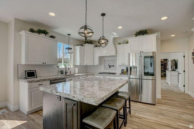 10676 S URBAN RIDGE CV, South Jordan, UT 84095