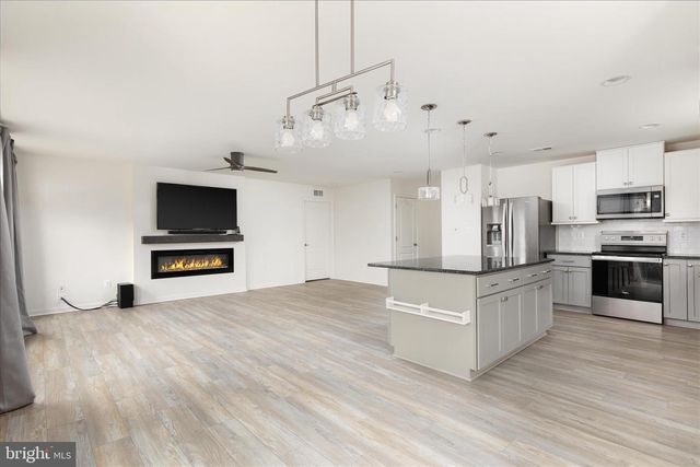 250 STAGER AVE, Falling Waters, WV 25419