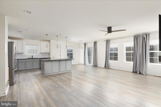 250 STAGER AVE, Falling Waters, WV 25419