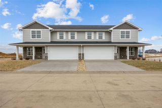 163 Bethany Loop SW B, Cedar Rapids, IA 52404