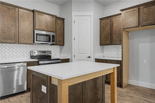 6 Orchiltree Lane, Bella Vista, AR 72715