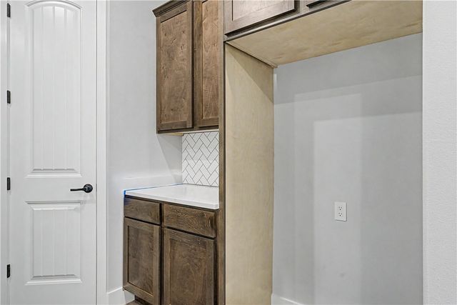 6 Orchiltree Lane, Bella Vista, AR 72715