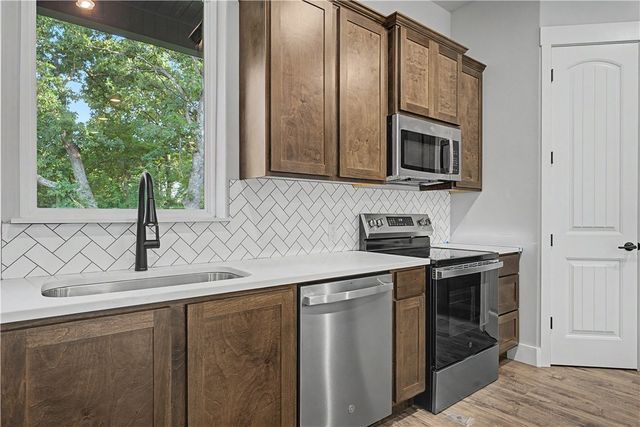 6 Orchiltree Lane, Bella Vista, AR 72715
