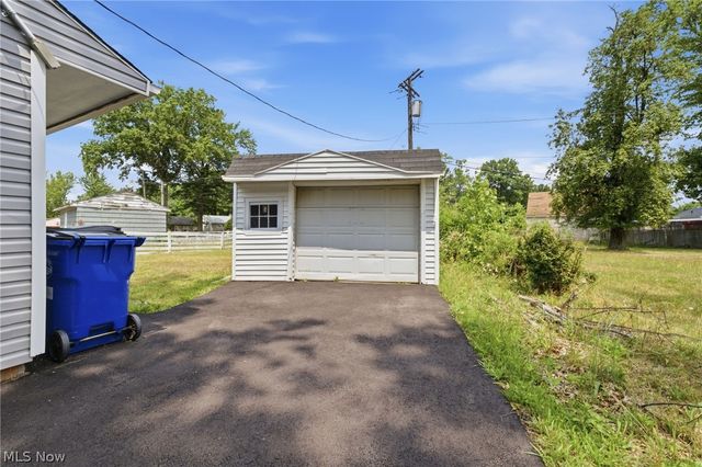 1975 Rookwood Road, Cleveland, OH 44112