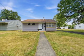 1975 Rookwood Road, Cleveland, OH 44112