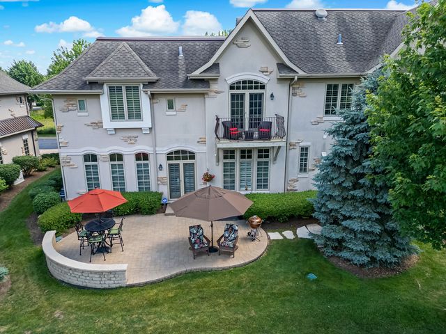 8 Willowcrest Drive, Oak Brook, IL 60523