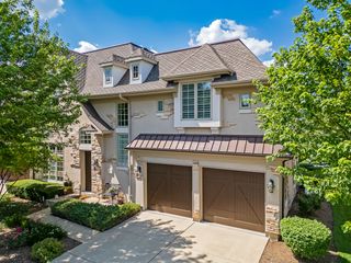 8 Willowcrest Drive, Oak Brook, IL 60523