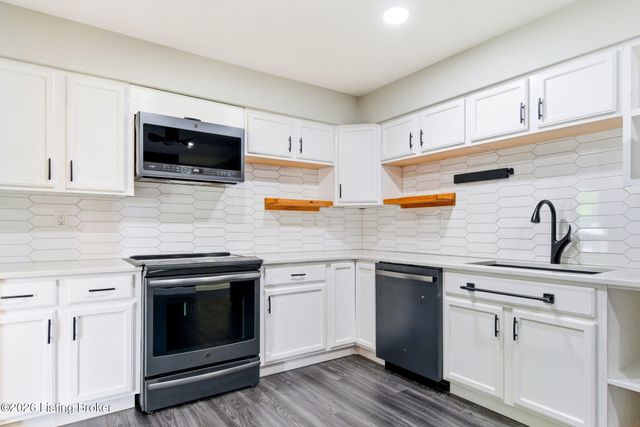 8505 Moody Rd, Louisville, KY 40219