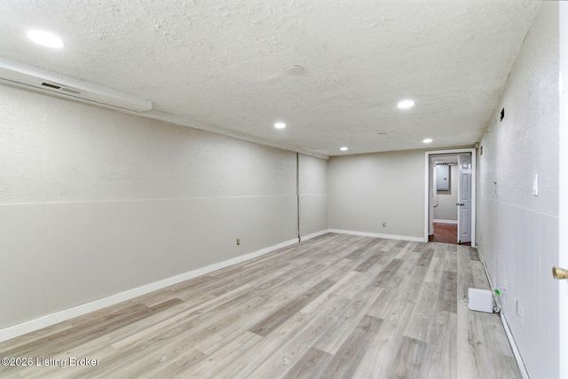 8505 Moody Rd, Louisville, KY 40219