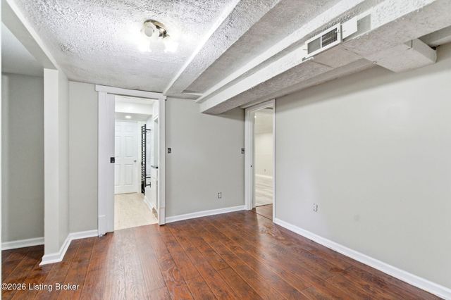 8505 Moody Rd, Louisville, KY 40219