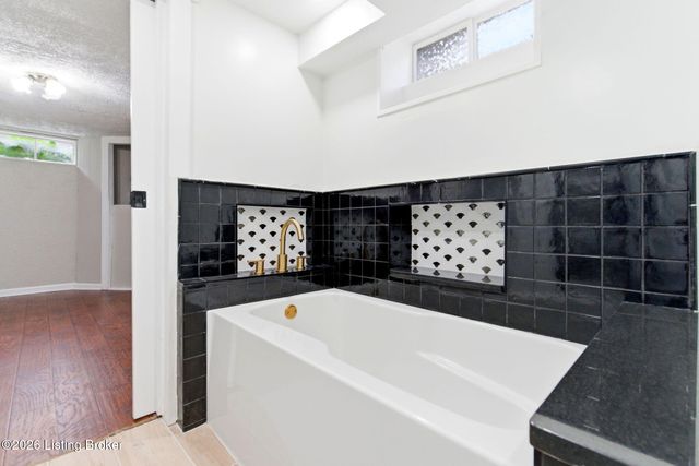 8505 Moody Rd, Louisville, KY 40219