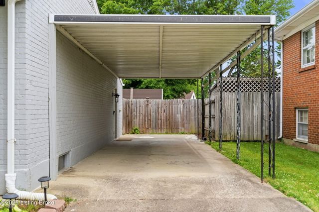 8505 Moody Rd, Louisville, KY 40219