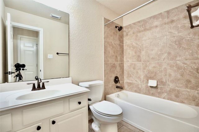 24919 Lakecrest Manor Drive, Katy, TX 77493