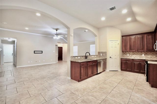 24919 Lakecrest Manor Drive, Katy, TX 77493