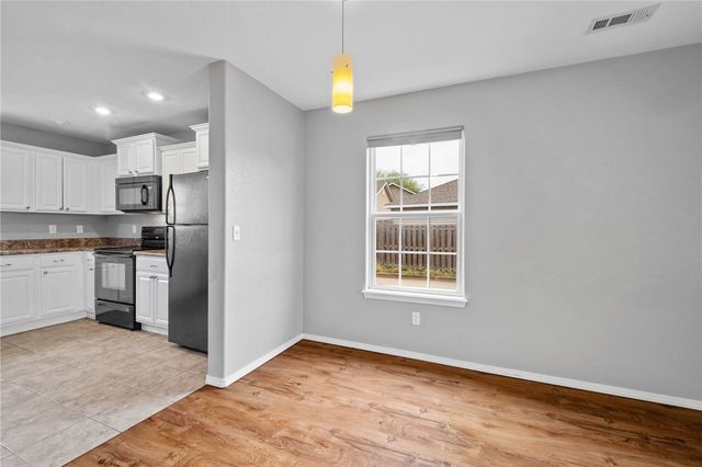 4440 W Pecan Street, Fayetteville, AR 72704