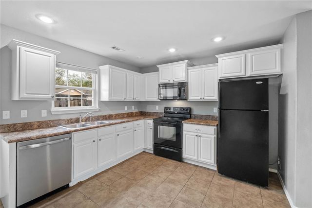 4440 W Pecan Street, Fayetteville, AR 72704
