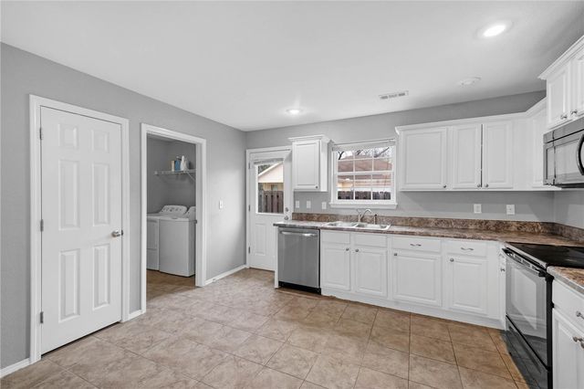 4440 W Pecan Street, Fayetteville, AR 72704