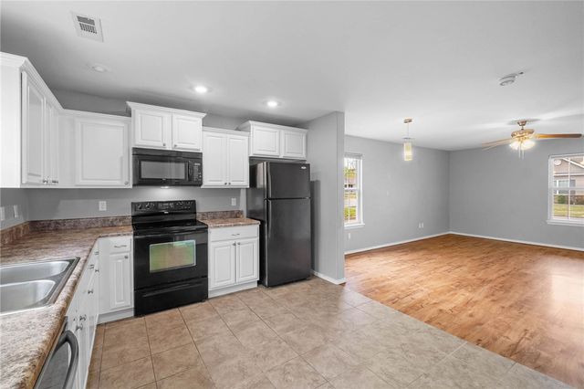4440 W Pecan Street, Fayetteville, AR 72704