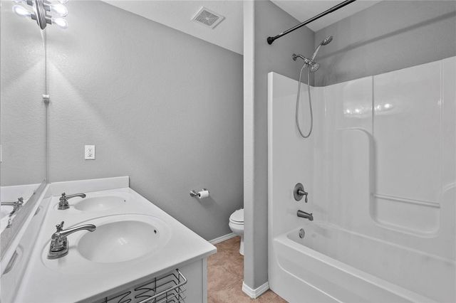4440 W Pecan Street, Fayetteville, AR 72704