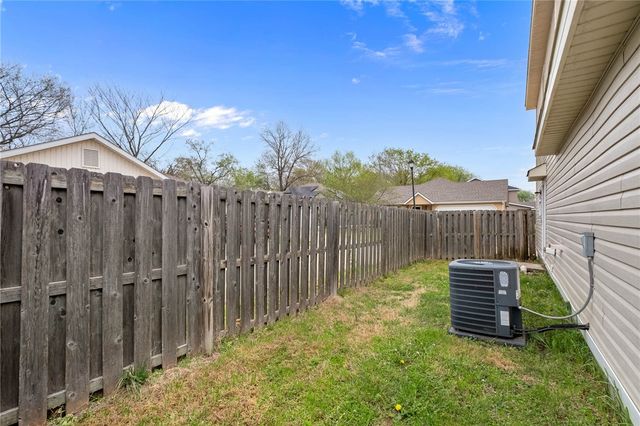 4440 W Pecan Street, Fayetteville, AR 72704