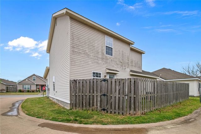 4440 W Pecan Street, Fayetteville, AR 72704