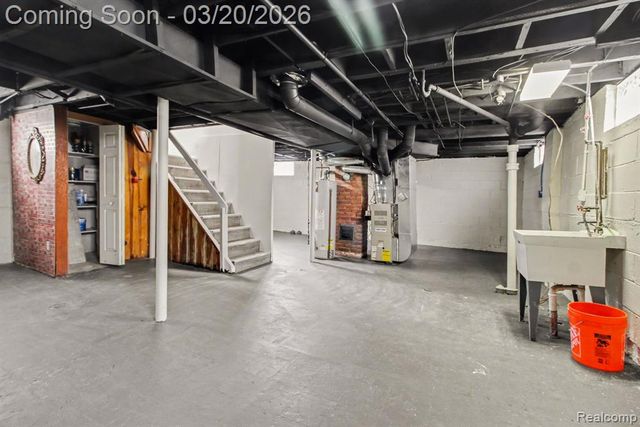 2170 Michigan Blvd, Lincoln Park, MI 48146